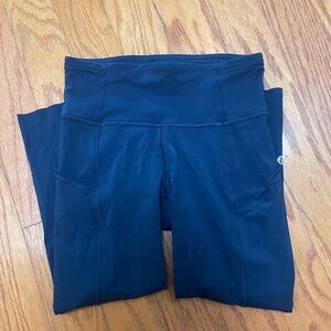 Lululemon women’s Fast and Free Navy leggings 19” size 4